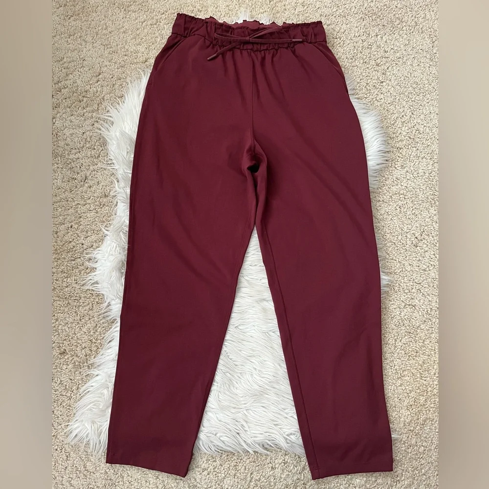 {Lululemon} Keep Moving 7/8 Pant in Cassis - Women's 8
